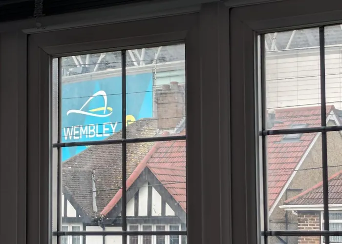 The Manor Guest House In Wembley