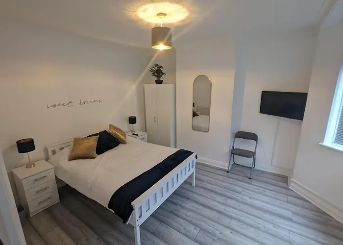 The Manor Guest House In Wembley